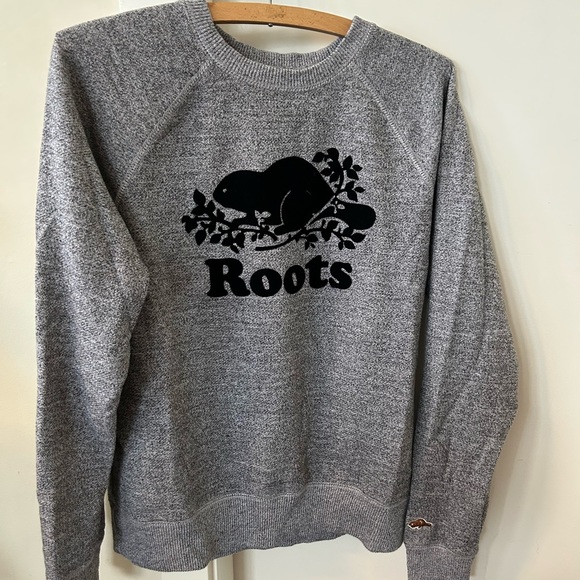 Like new , Roots sweatshirt in size M . - Picture 1 of 4